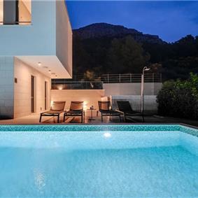 5 bedroom beachfront villa with heated pool near Omis, sleeps 9